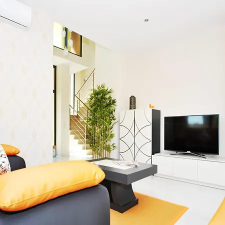 Holiday Home In Armacao Near Sandy Beaches ヴィラ *