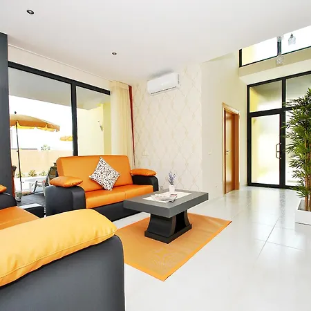Villa Bahamas Coastal Retreat
