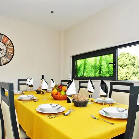 Bahamas Coastal Retreat Villa Armacao de Pera